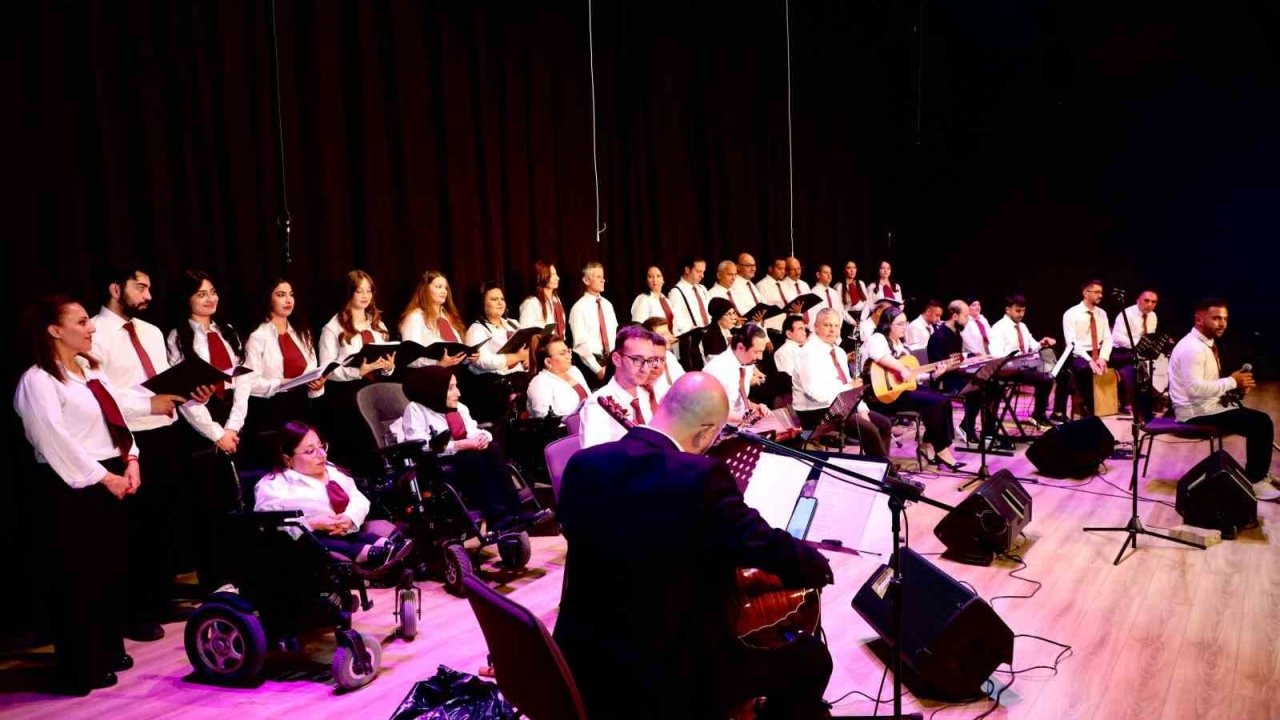 Niğde’de "Engelsiz Nağmeler" konseri yoğun ilgi gördü