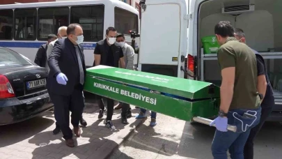 Çilingirle girdiği evde korkunç manzarayla karşılaştı: Derin dondurucularda bulunan poşetlerden erkek cesedi çıktı