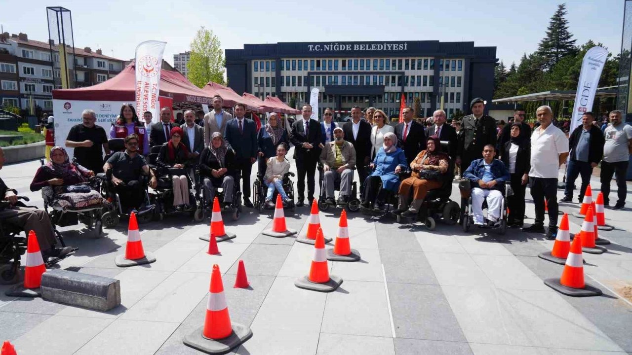 Engelli parkurunda empati yaptılar