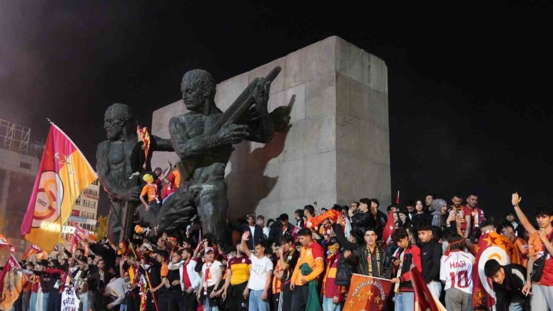 Galatasaray’ın 25. şampiyonluğu Ankara’da coşkuyla kutlandı