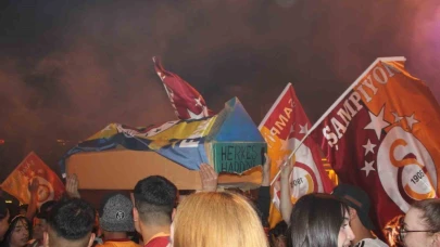 Kayseri’de Sarı-Kırmızı Bayram: Galatasaray Taraftarından Tabutlu Kutlama