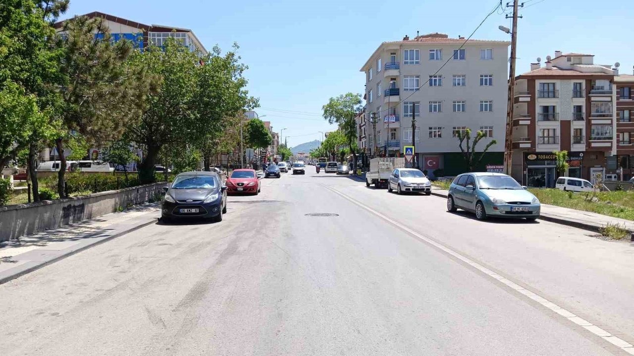 Silahlı kavganın ortasında kalan yaşlı kadın ayaklarından yaralandı