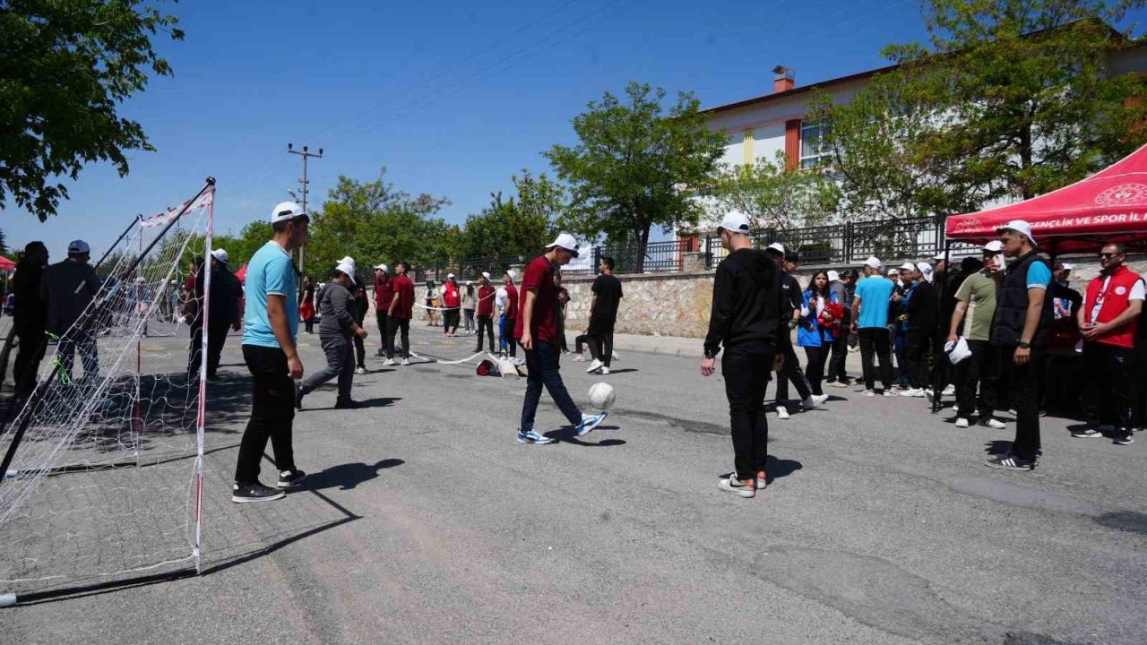 Bu sokağa giren herkes spor yapıyor