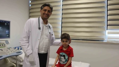 4 yaşındaki Yusuf’un delik kalbi, anjiyografik yöntemle kapatıldı