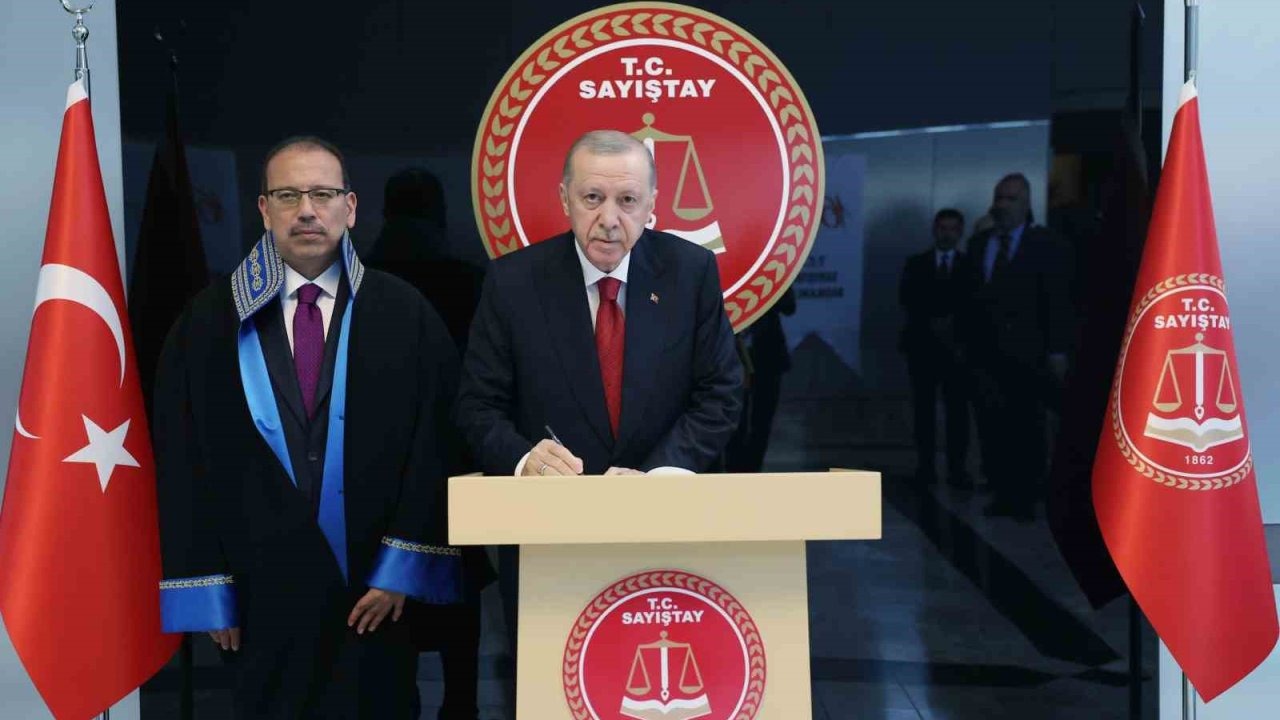 Cumhurbaşkanı Erdoğan: "Her ne kadar kimleri rahatsız olsa da son dönemde yürütülen tahkikatları bu bakımdan gayet olumlu karşılıyoruz"