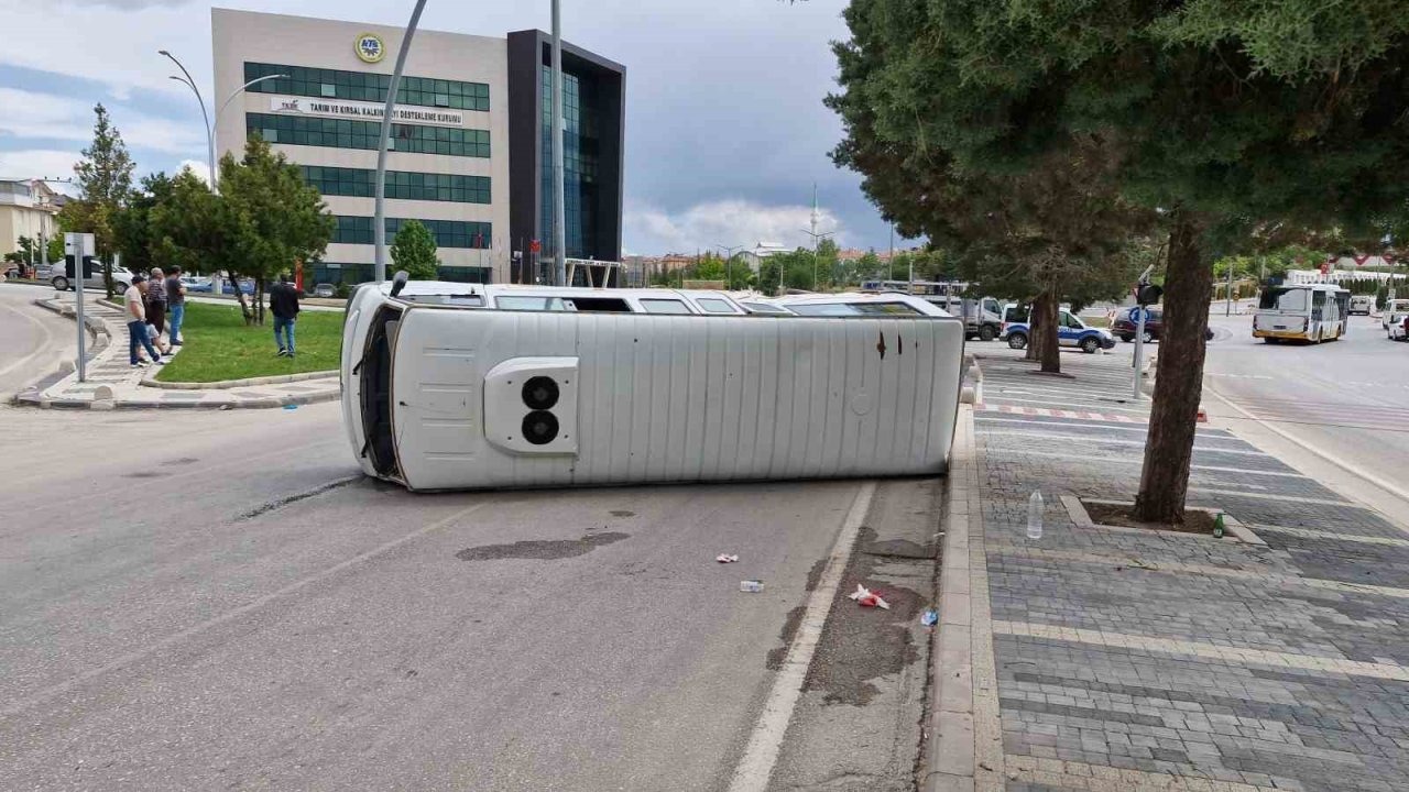 Karaman'da Kaza: Özel Eğitim Servisi Devrildi, 6 Yaralı