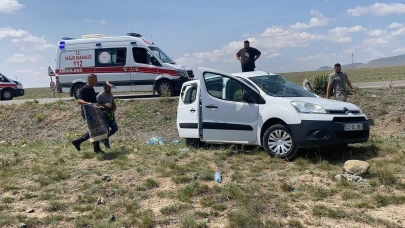 Konya Kulu’da Lastiği Patlayan Araç Takla Attı: 2 Yaralı