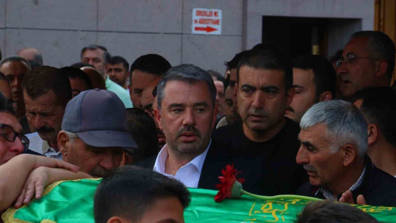 Salda Gölü'nde Boğulan Baba-Oğul Ankara'da Toprağa Verildi