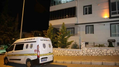Balkonda sigara içen genç kız aşağıya düştü