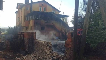 Seydişehir'de Ot Yangını Komşu Evine Sıçradı: Ev Kullanılamaz Hale Geldi