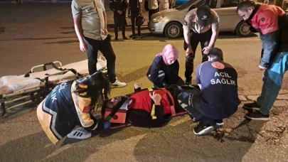 Karaman'da Motokurye Otomobille Çarpıştı, Yaralandı