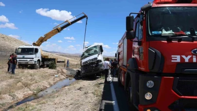 Beton mikseri devrildi: 1 yaralı