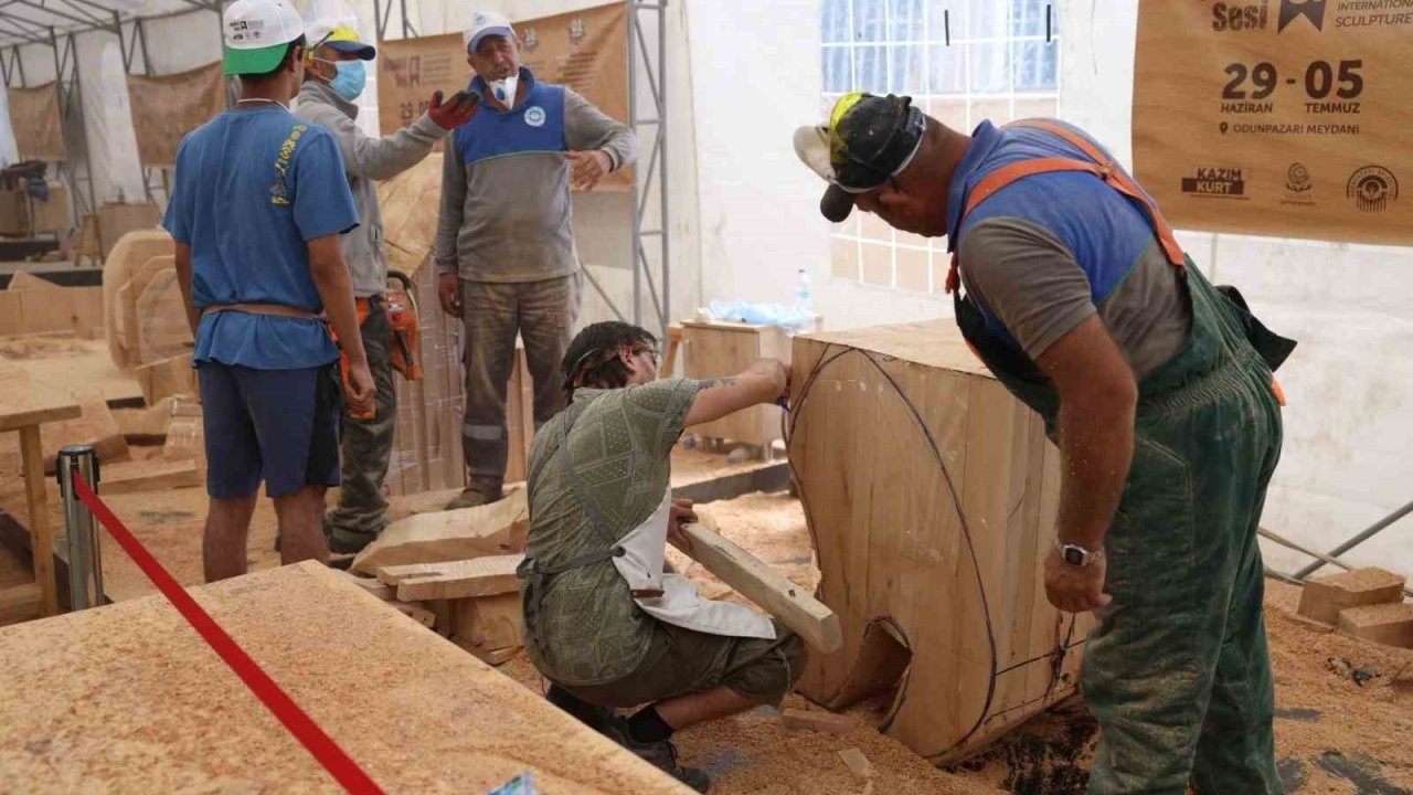 Ahşap Heykel Festivali coşkuyla devam ediyor
