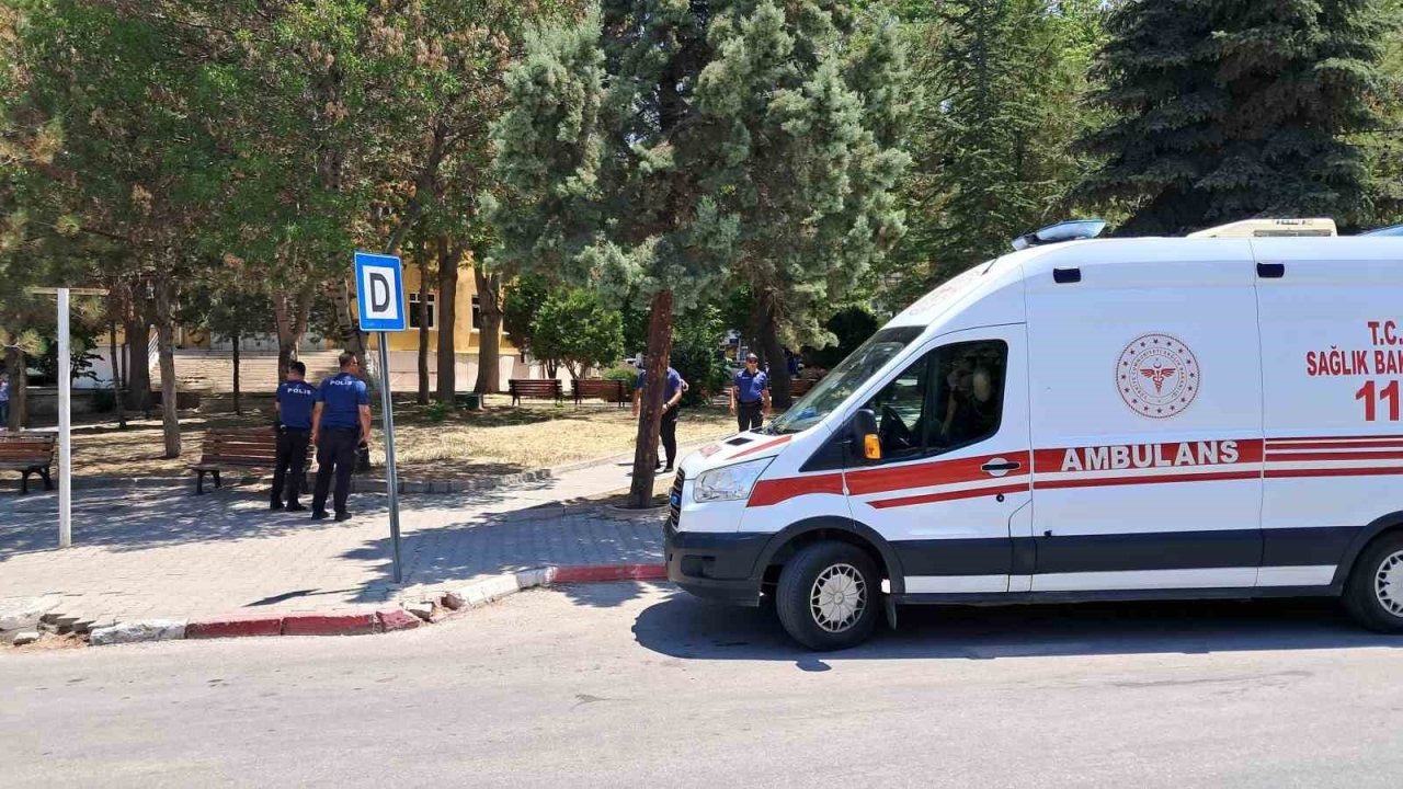 Karaman’da Parkta Bıçaklı Kavga: 1 Kişi Yaralandı