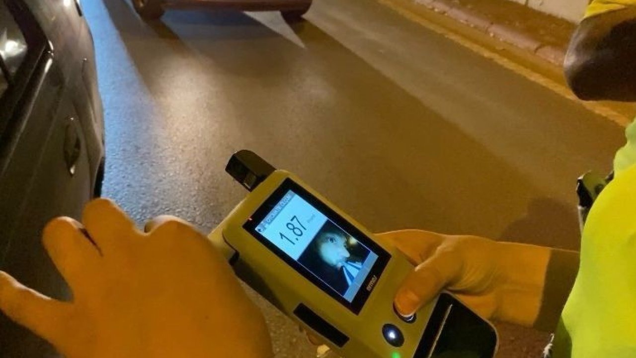 Alkollü çevirmeye girdi, ehliyeti gidince depremleri daha önceden bildiğini iddia etti