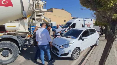 Karaman’da otomobil beton mikserine çarptı: 1 yaralı, kaza anı kamerada
