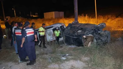 Önündeki araca çarptı, iki araç da takla attı: 2’si ağır 5 yaralı