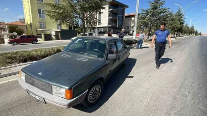 Karaman’da Otomobil Refüjü Aşıp Karşı Şeride Geçti