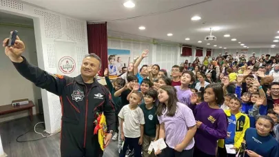 Türkiye’nin İlk Astronotu Gezeravcı Karaman’da Öğrencilerle Buluştu