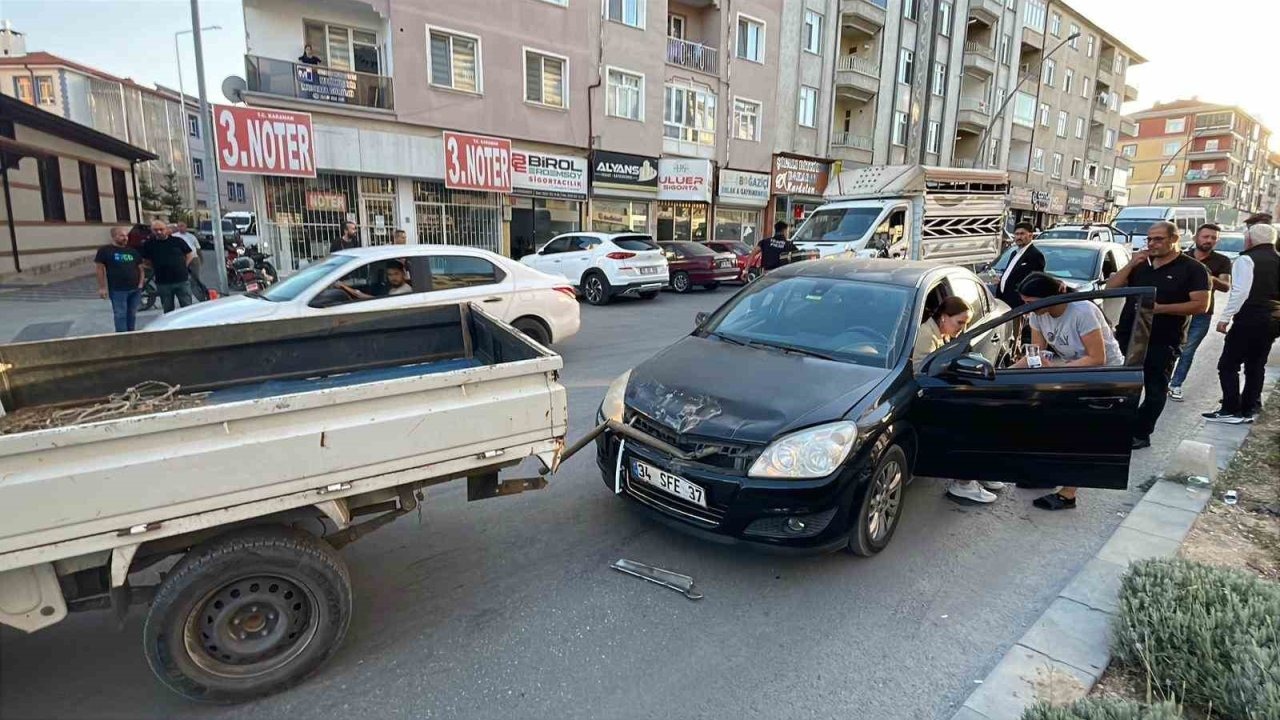 Karaman’da Zincirleme Kaza: 3 Araç Çarpıştı, 1 Kişi Yaralandı