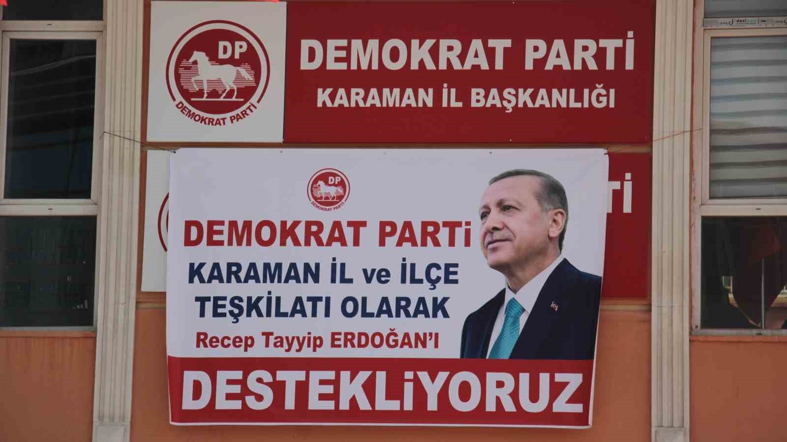 2023/05/karamanda-demokrat-partiden-cumhurbaskani-erdogana-pankartli-ve-fotografli-destek-20230509AW88-3.jpg