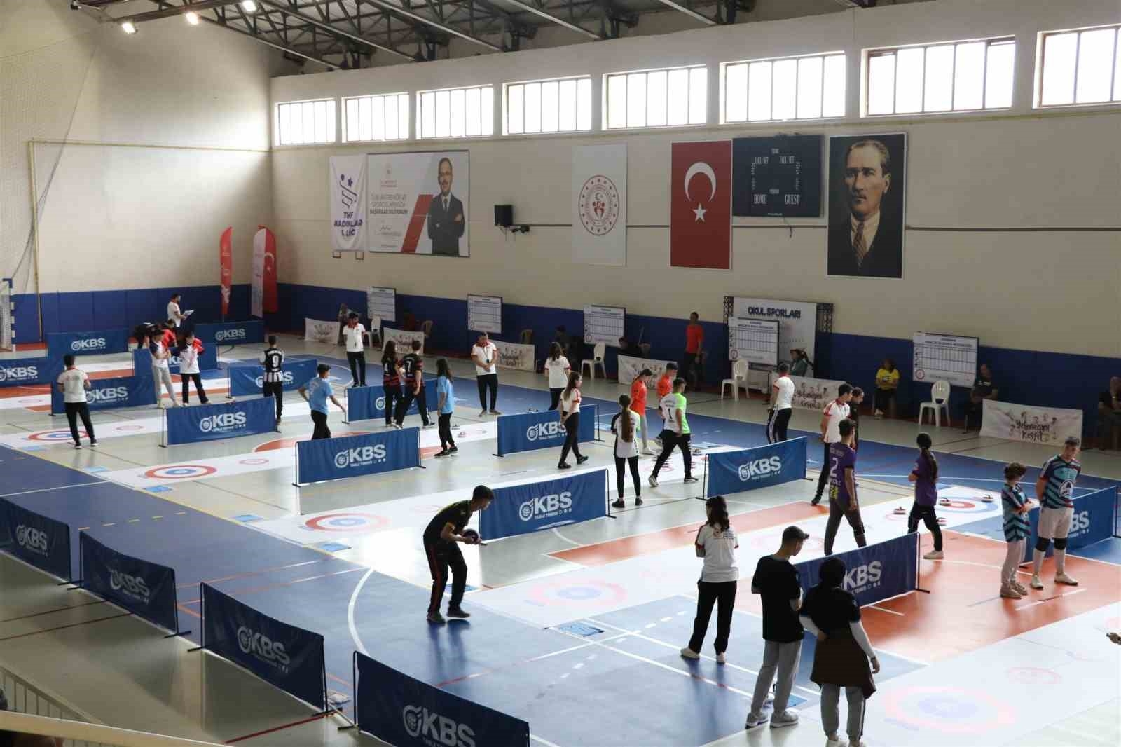 2023/06/floor-curling-gencler-turkiye-sampiyonasi-karamanda-basladi-20230605AW90-2.jpg