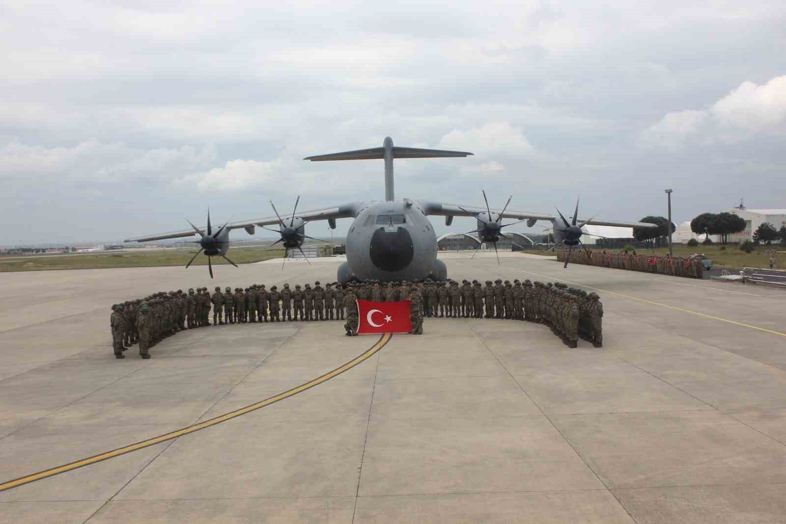 2023/06/turk-askerinden-kosovaya-takviye-suruyor-20230606AW90-1.jpg