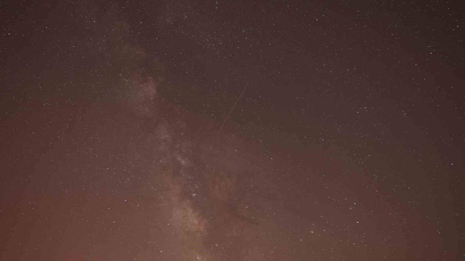 2023/08/meteor-yagmuru-erciyeste-gorsel-solen-olusturdu-20230813AW00-1.jpg