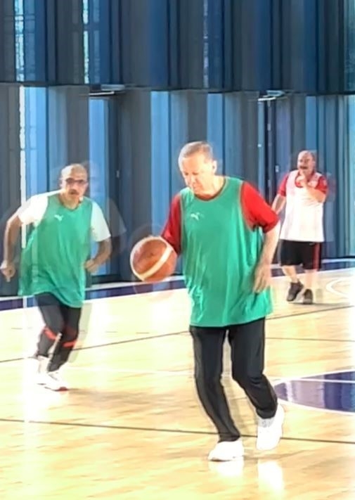 2023/09/iste-cumhurbaskani-erdoganin-basketbol-performansi-20230924AW03-3.jpg