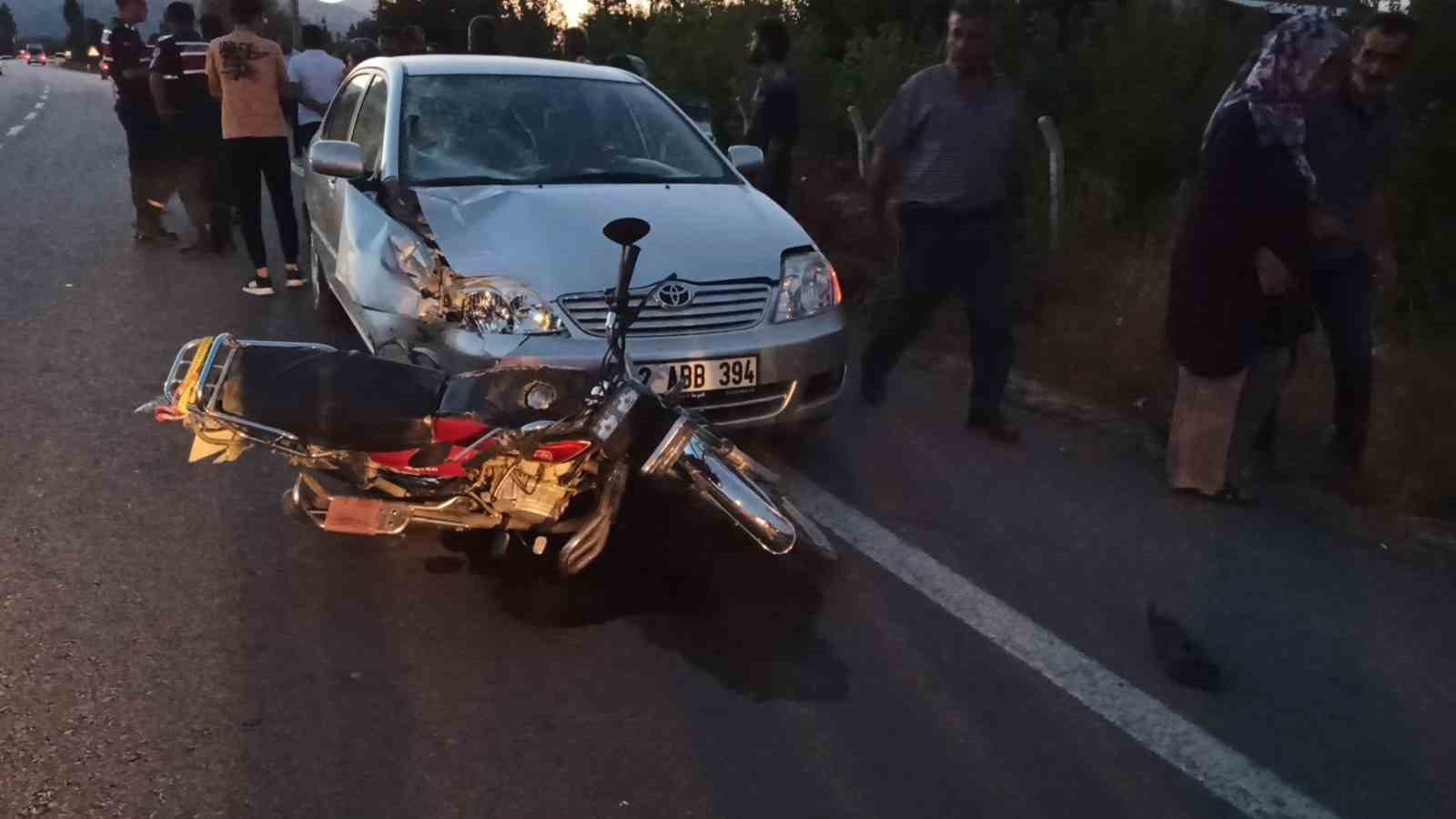 Konya'da otomobil motosikletle çarpıştı: 2 yaralı-4