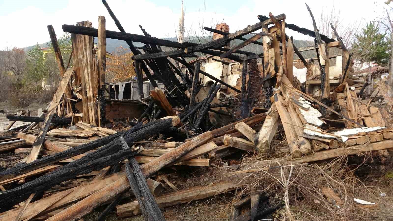 Canlı yayında evini yakmıştı, köylüler yaşanan olayı anlattı - ASAYİŞ -  Karaman Haber