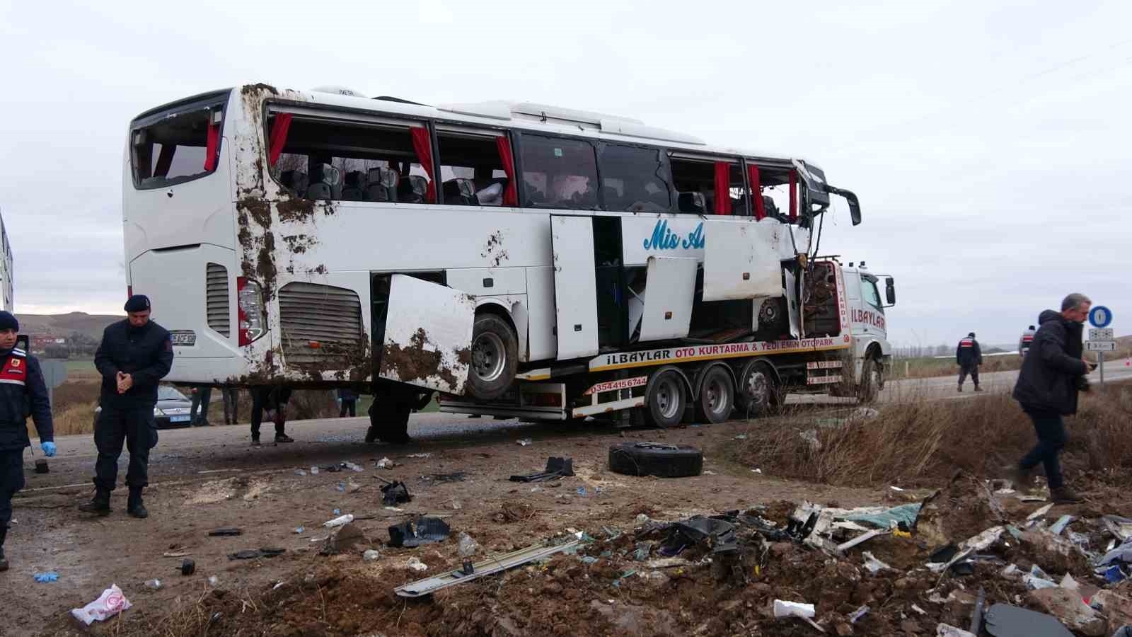 Yozgat'ta otobüs kazası: 1 ölü, 18 yaralı-1