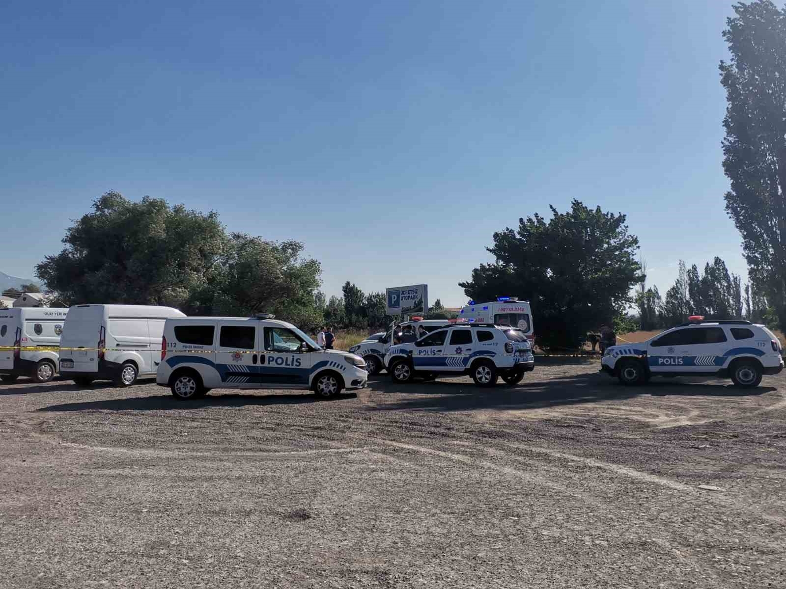 Kayseri'nin Kocasinan'da Boş arazide erkek cesedi bulundu-1
