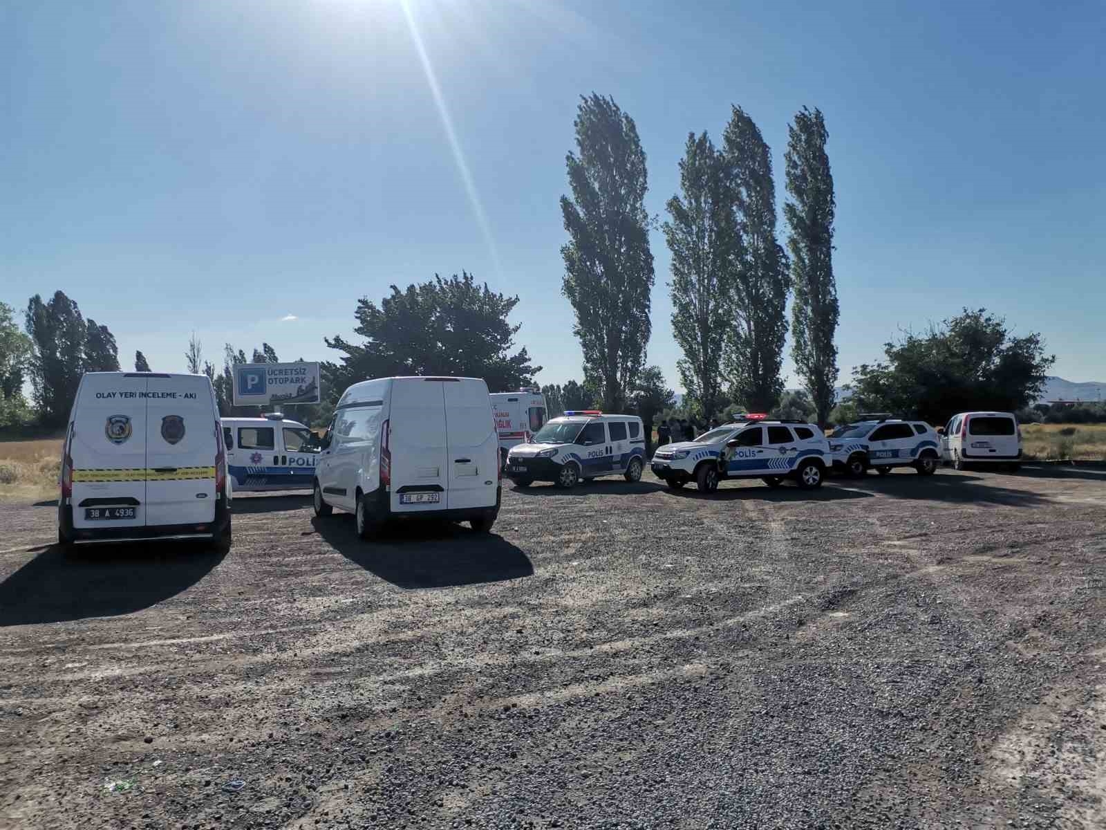 Kayseri'nin Kocasinan'da Boş arazide erkek cesedi bulundu-2