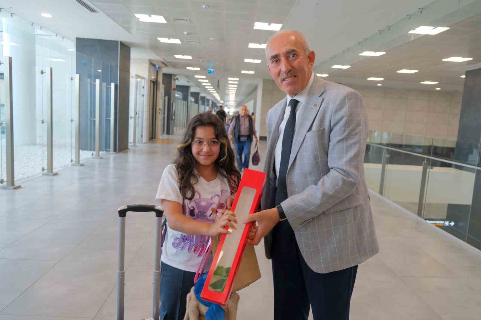 Gurbetçiler çiçeklerle karşılandı-5