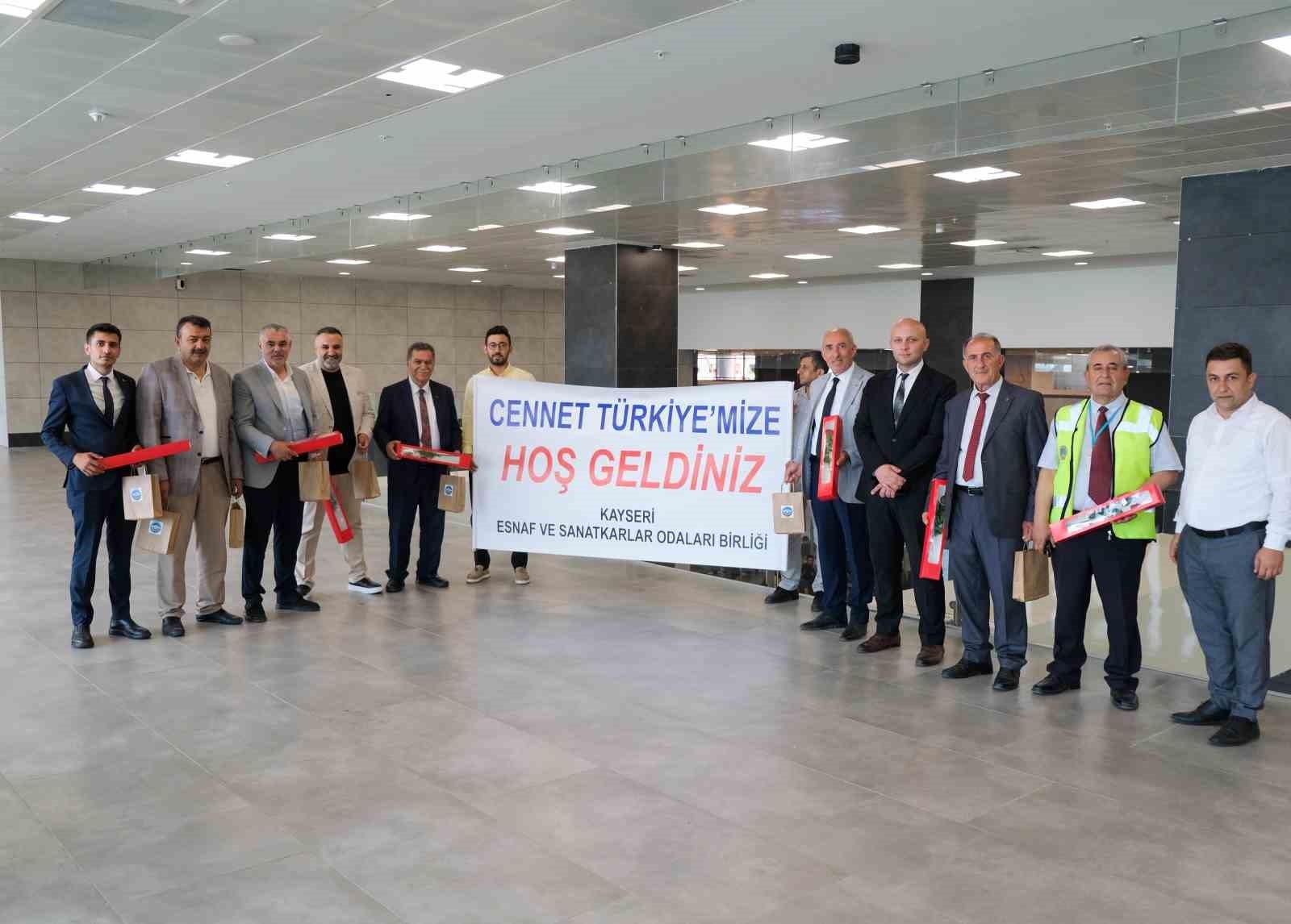 Gurbetçiler çiçeklerle karşılandı-6