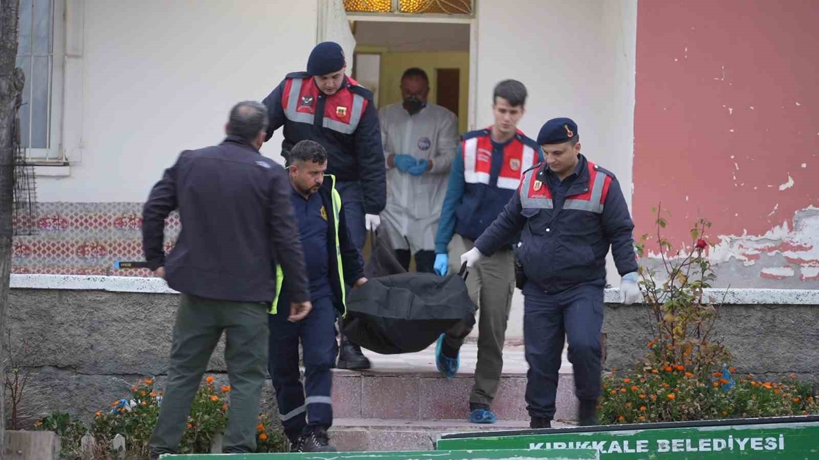 Kırıkkale'de şizofren hastası dehşet saçtı: Eniştesini öldürdü, annesini ağır yaraladı-1