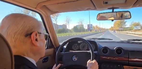 MHP lideri Bahçeli klasik otomobiliyle Ankara turu attı-1