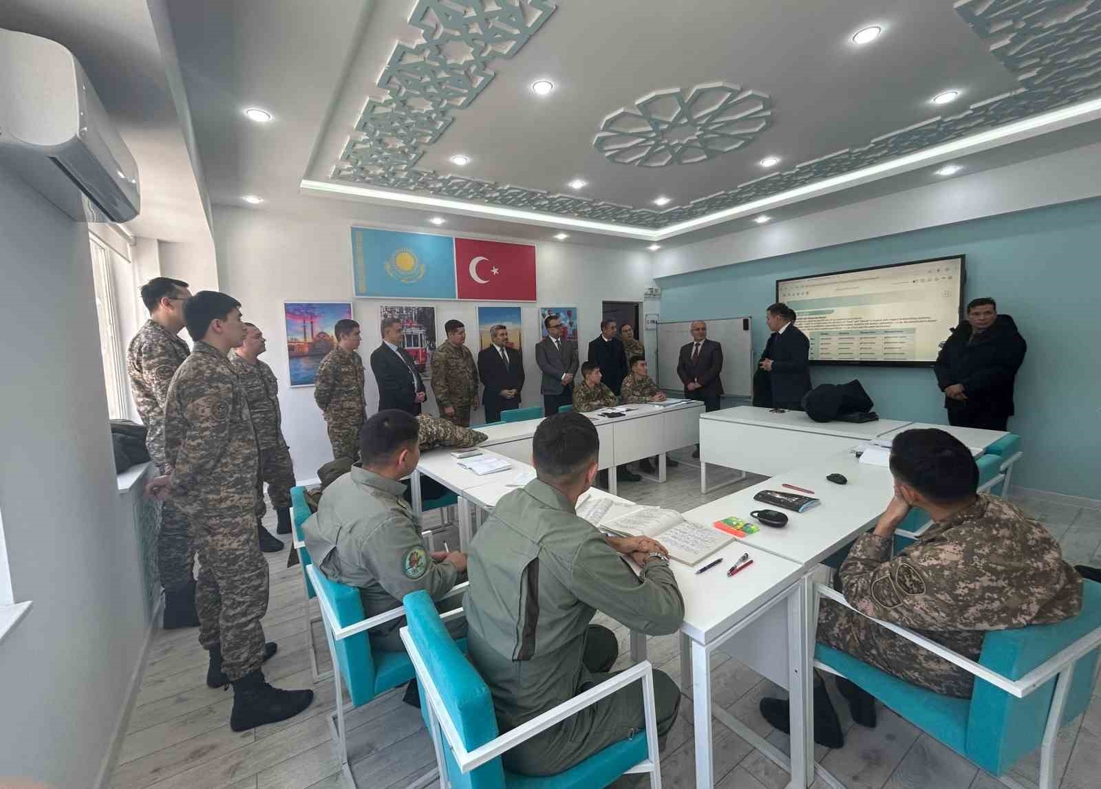 TİKA Başkan Yardımcısı Yorulmaz, Kazakistan'da kurulan Türkçe sınıfını ziyaret etti-1