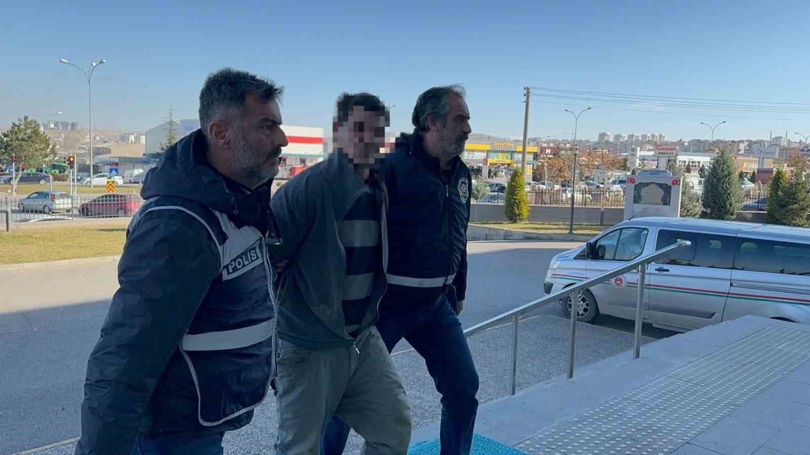 Karaman'da hırsız girdiği iş yerinin kameralarını da çaldı-5