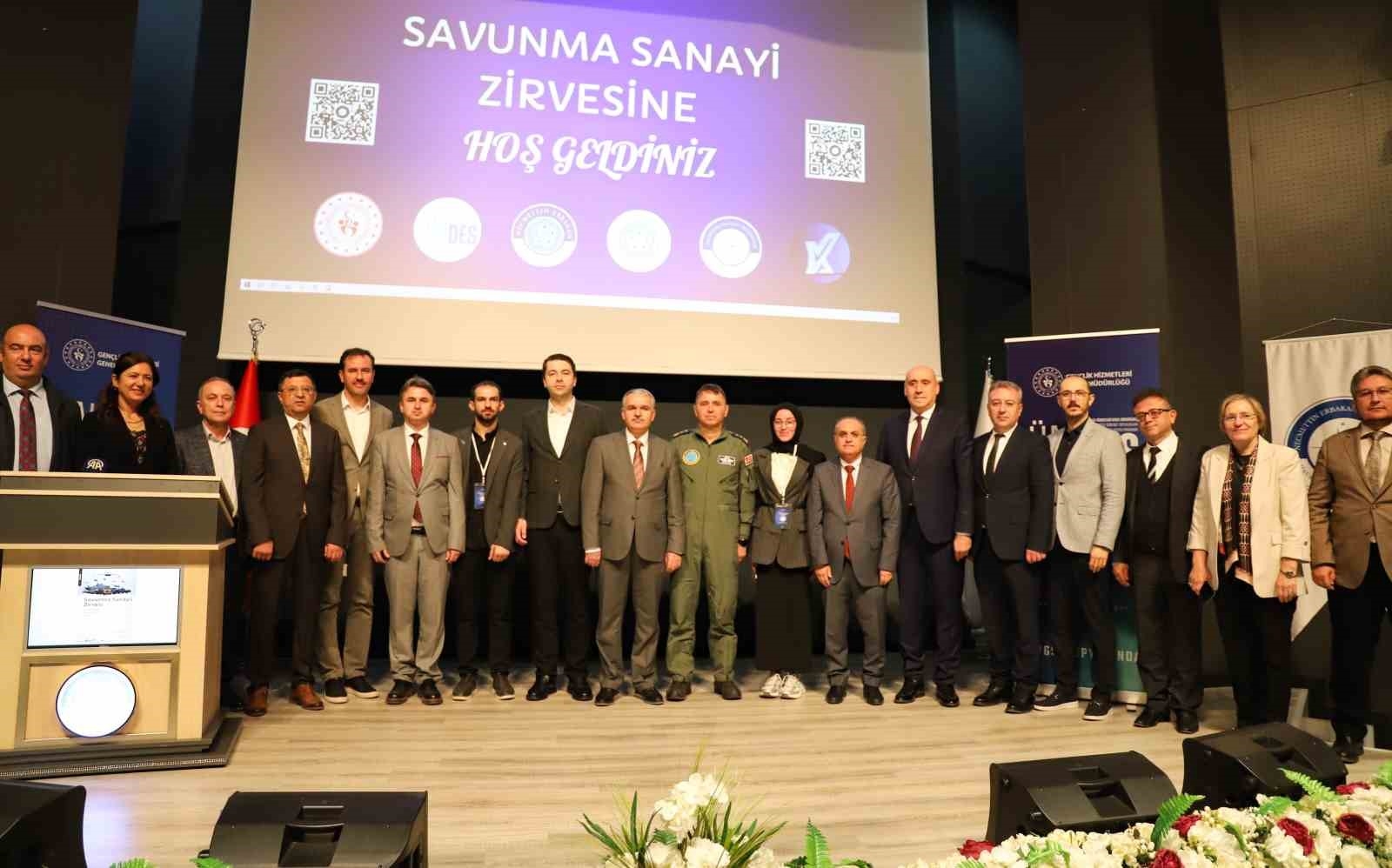 Necmettin Erbakan Üniversitesinde öğrenciler savunma sanayiyle buluştu-2