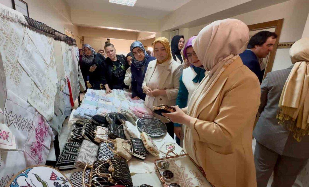 Yıl boyu hazırladıkları ürünleri gururla sergilediler-3