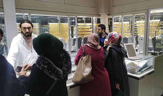 Aksaray'da yılbaşı öncesi döviz mevduatları altına dönüştürülüyor