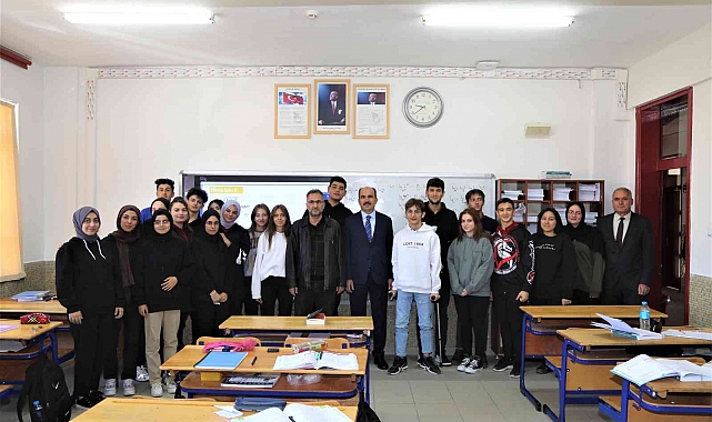 Başkan Altay'dan üniversiteye hazırlanan lise öğrencilerine bir destek daha