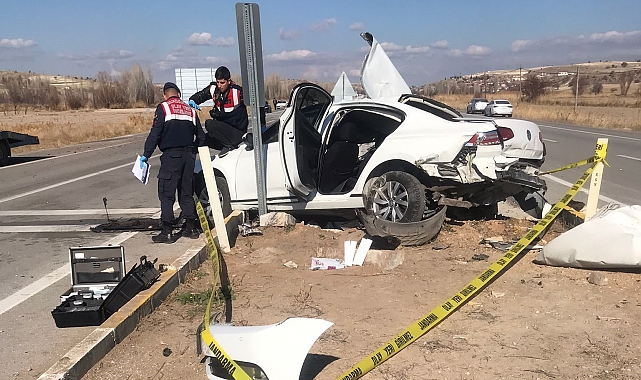 Konya'da otomobille kamyonet çarpıştı: 1 ölü, 4 yaralı