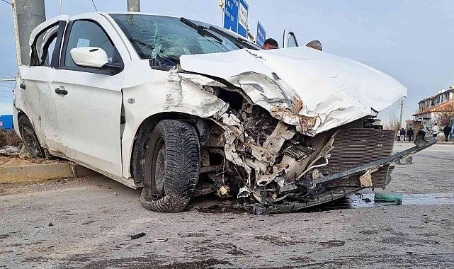 Aksaray'da tır otomobil ile çarpıştı: 5 yaralı