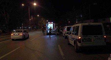 Aracında ölen kadını ihbardan dönen polisler buldu