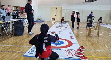 Karaman'da düzenlenen küçükler floor curling müsabakaları sona erdi