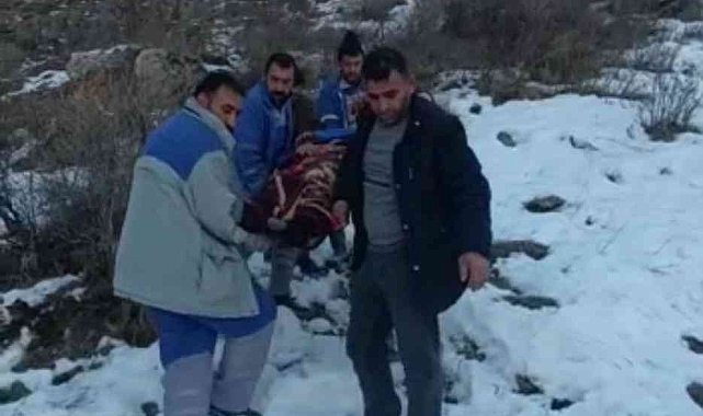 Kayalıklardan aşağı yuvarlanan KASKİ çalışanı yaralandı