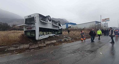 Kayseri'de yoldan çıkan işçi servisi takla attı: Çok sayıda yaralı var